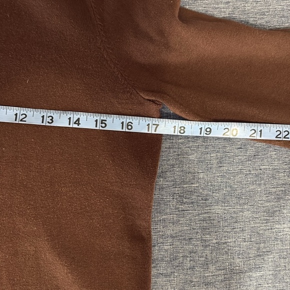 Women’s Tommy Hilfiger Size Small Brown Turtleneck Fitted Sweater - Picture 5 of 6